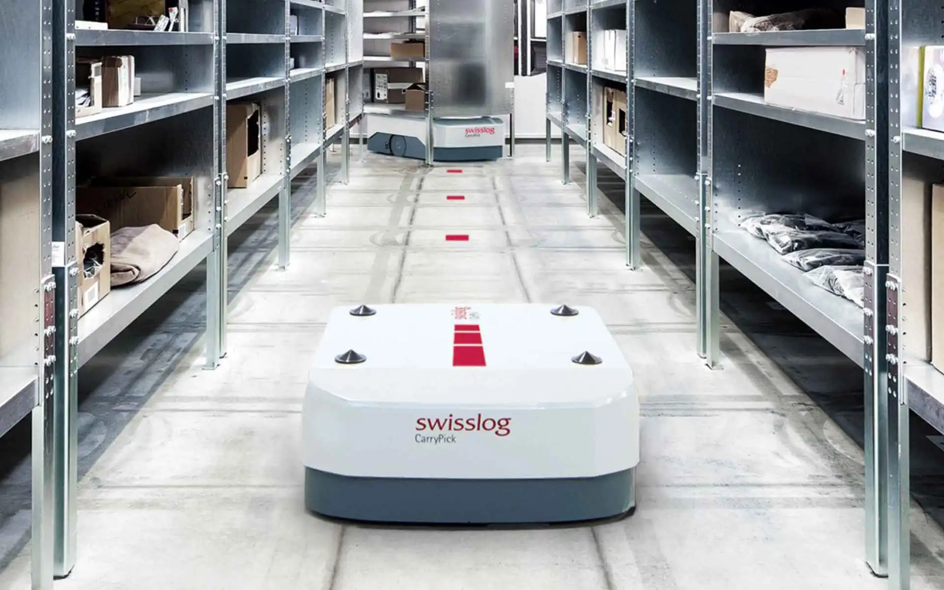 KUKA KMP 600: in use at Swisslog storage space